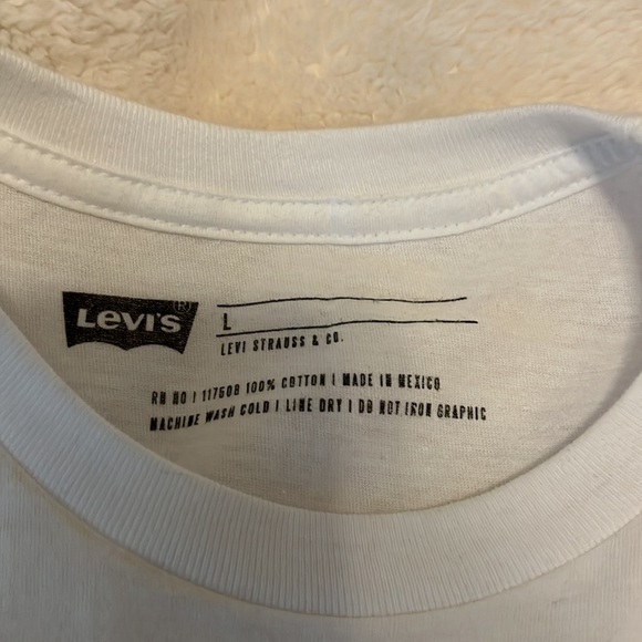 Levi’s tee - Picture 2 of 3